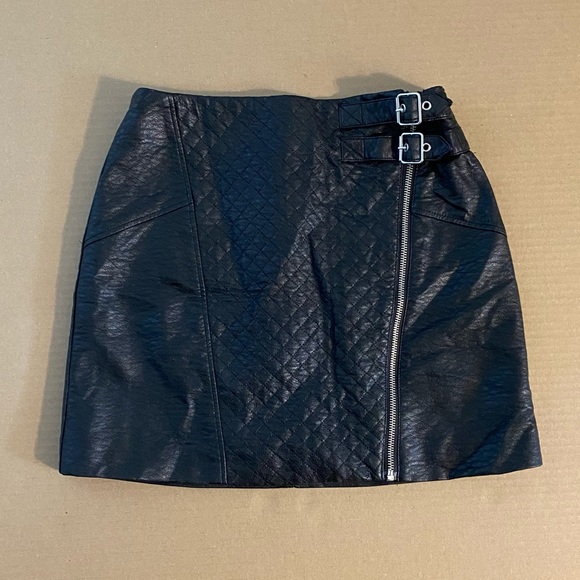 Divided by H&M (Mini Skirt, Black, Size: US 8) - Picture 1 of 1